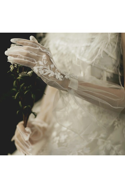 White Elegant Lace Embroidery Thin Tulle Wedding Bridal Gloves