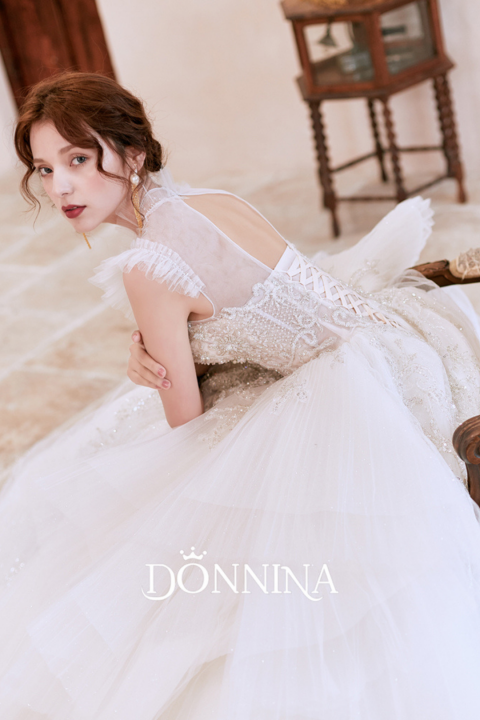 2021 New High Lace Collar Sleeveless Crystalline Diamond Tulle Wedding Dress With Long Train