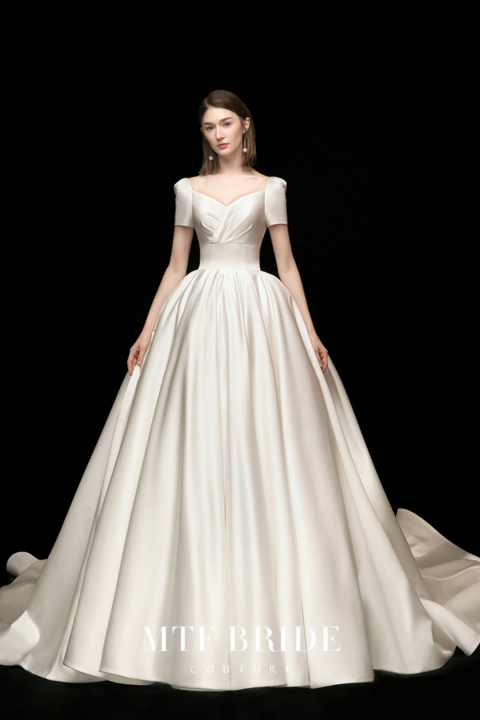 2021 New Vintage White Depp V Neck Short Sleeve Satin Wedding Dress With Long Train