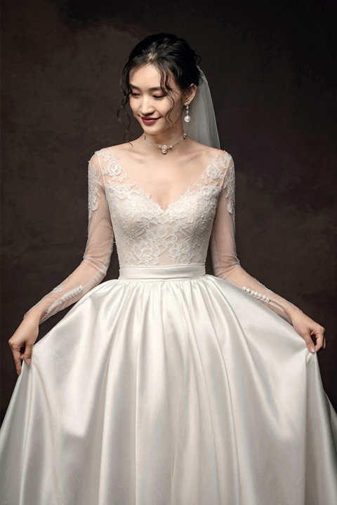 Long Sleeve Corset Back Lace Bodice Satin Skirt Ball Gown Wedding Dress with Train 