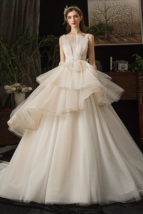 2021 New Special Design Sleeveless&Straps Tulle Wedding Dress With Long Train