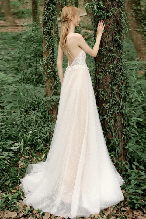 2021 New Fashion White Deep V Neck Spaghetti Straps&Sleeveless Wedding Dress With Small Train