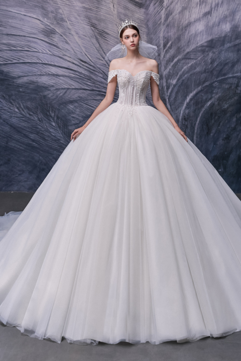 2021 New Off Shoulder Beads Fullfilled Sleeveless Tulle Wedding Dress With Long Train