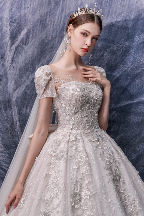 2021 Hot Sale Round Neck Cap Sleeves Beads Fullfiied Decor Tulle Wedding Dress With Long Train