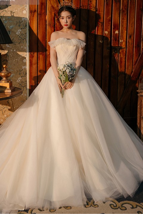 Strapless Ruffles Corsage Back Tulle Ball Gown Wedding Dress with Train