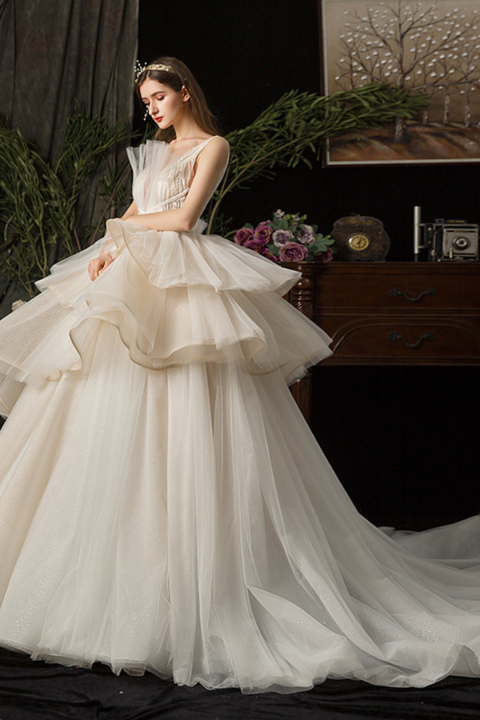2021 New Special Design Sleeveless&Straps Tulle Wedding Dress With Long Train