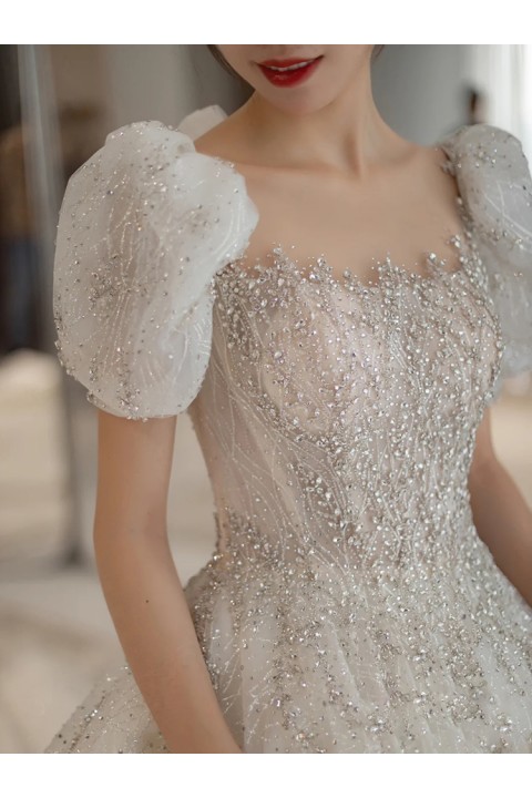 New 2021 Super Luxury Square Neckline Puff Sleeves Beads Decor Gorgeous Tulle Wedding Dress With Long Train