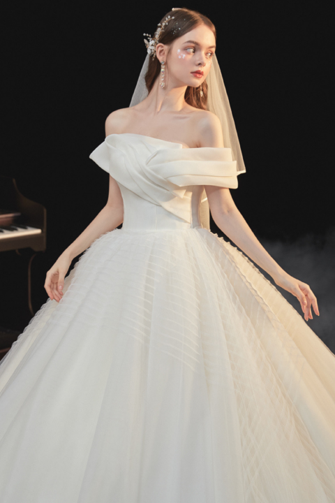 2021 New Elegant Off Shoulder Sleeveless Satin Wedding Dress With Long Train