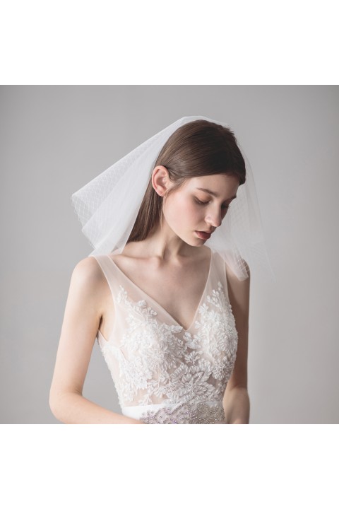 Fashion Layers Short Grid Tulle Bridal Veil With Comb