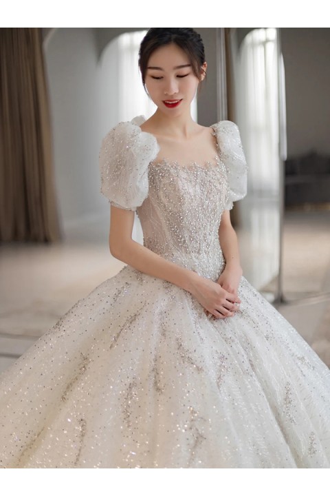 New 2021 Super Luxury Square Neckline Puff Sleeves Beads Decor Gorgeous Tulle Wedding Dress With Long Train