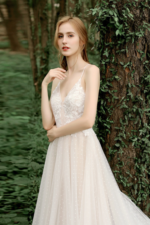 2021 New Fashion White Deep V Neck Spaghetti Straps&Sleeveless Wedding Dress With Small Train