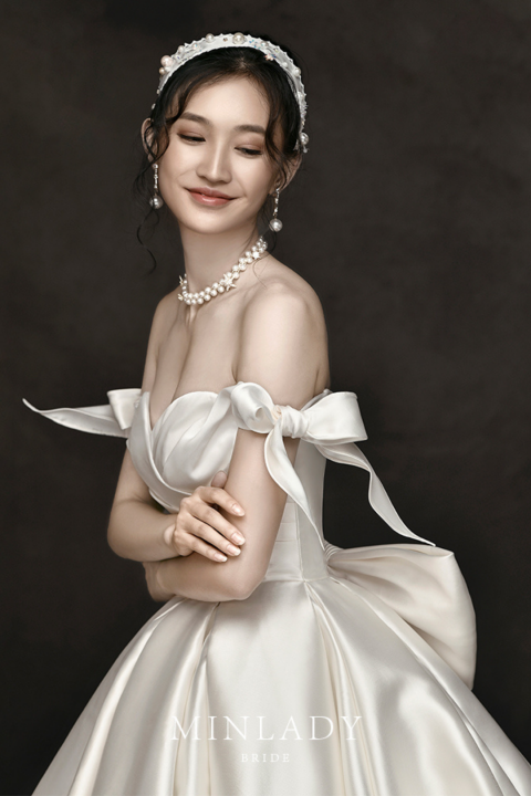 2021 New Vintage High-class Pearl Satin Bow Series Wedding Dresses With Long Train