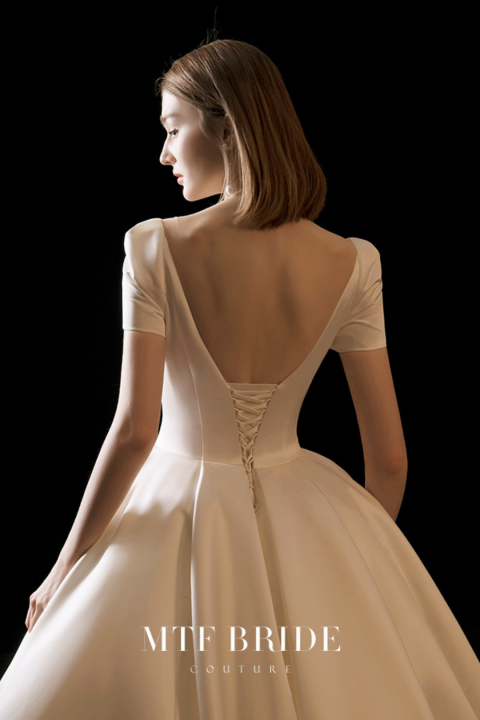 2021 New Vintage White Depp V Neck Short Sleeve Satin Wedding Dress With Long Train