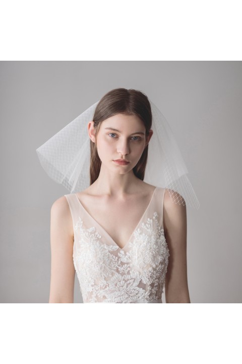 Fashion Layers Short Grid Tulle Bridal Veil With Comb