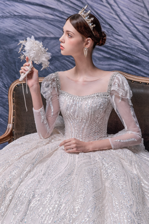 2021 New Round Neck Long Sleeves Sequins Lace Wedding Dress With Long Train