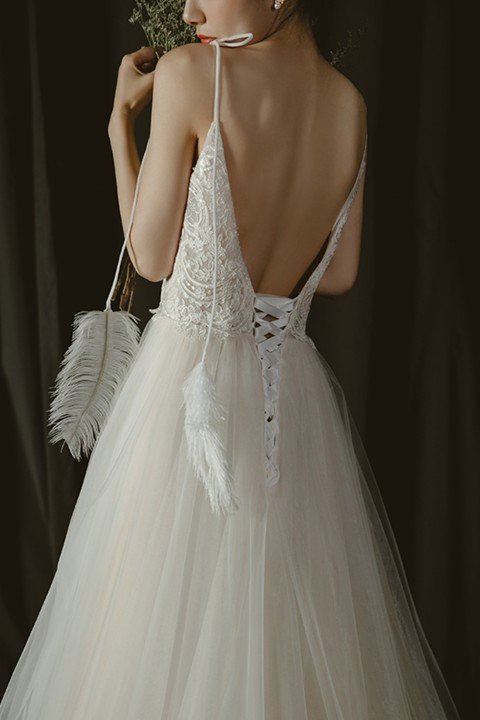 Feathers Spaghetti Strap Lace Top Tulle Skirt Wedding Dress with Corsage Back