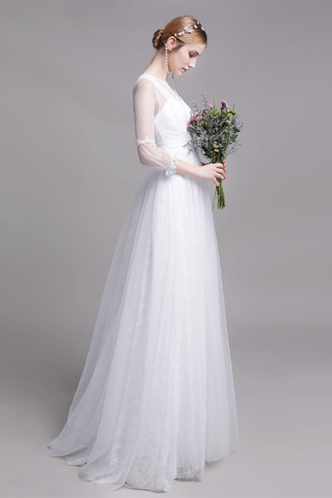 2021 New Fashion White Round Neck One Shouldered Long-sleeved Lace Wedding Dress with Small Train