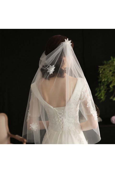 Flower Shape Decor Bridal Veil With Double Combs