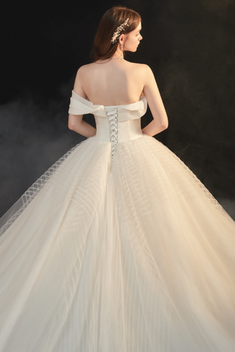 2021 New Elegant Off Shoulder Sleeveless Satin Wedding Dress With Long Train