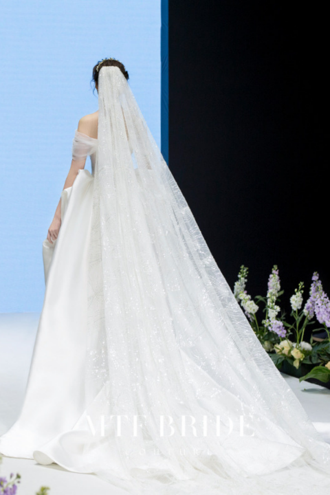 2021 New White Off Shoulder Sleeveless Corset Satin Wedding Dress With Long Train