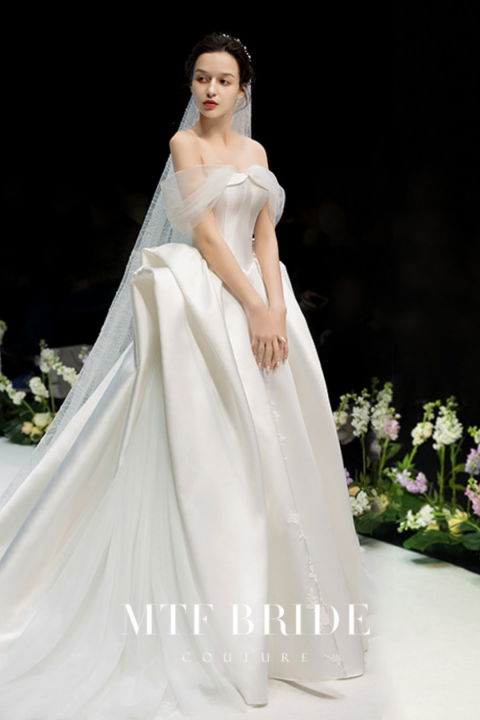 2021 New White Off Shoulder Sleeveless Corset Satin Wedding Dress With Long Train