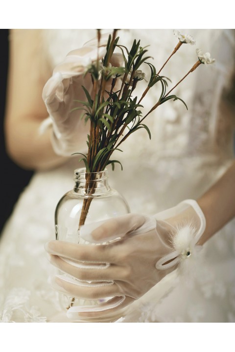 White Plush Bow Decor Thin Tulle Wedding Bridal Gloves