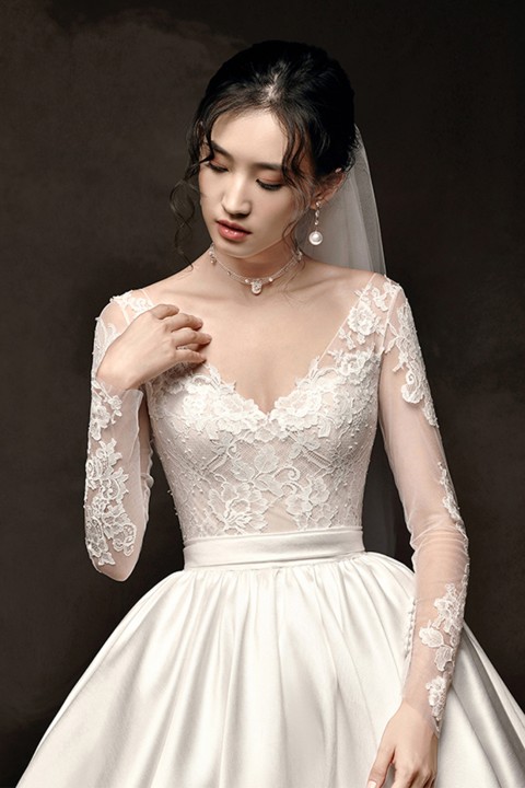 Long Sleeve Corset Back Lace Bodice Satin Skirt Ball Gown Wedding Dress with Train 