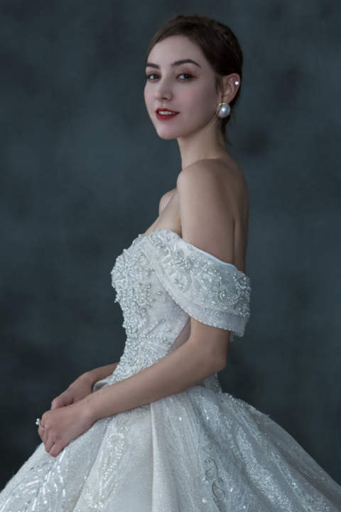 2021 New White Off Shoulder Sleeveless Hand-made Embroidery Beads Tulle Wedding Dress With Long Train
